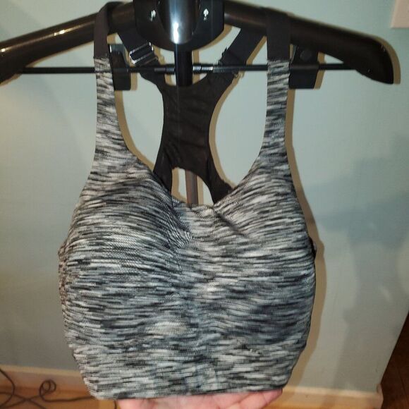AVIA Sports Bra Size 40C. 2 Hook Back Closure. Athletic, Running, Workout, Gym - Picture 1 of 4